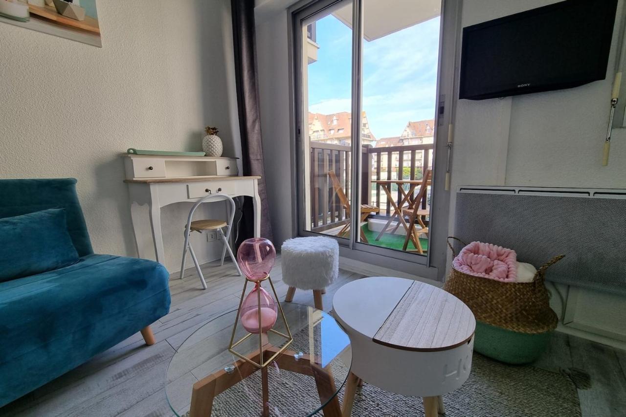 Studio In Front Of Marcel Proust Promenade Кабур Екстериор снимка